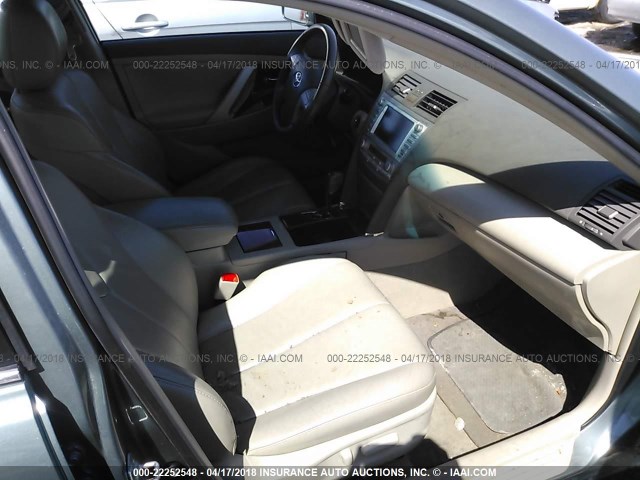 4T4BF3EK7BR123536 - 2011 TOYOTA CAMRY SE/LE/XLE Light Blue photo 5