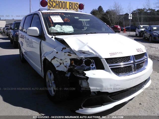 2C4RDGCG1DR553491 - 2013 DODGE GRAND CARAVAN SXT WHITE photo 6