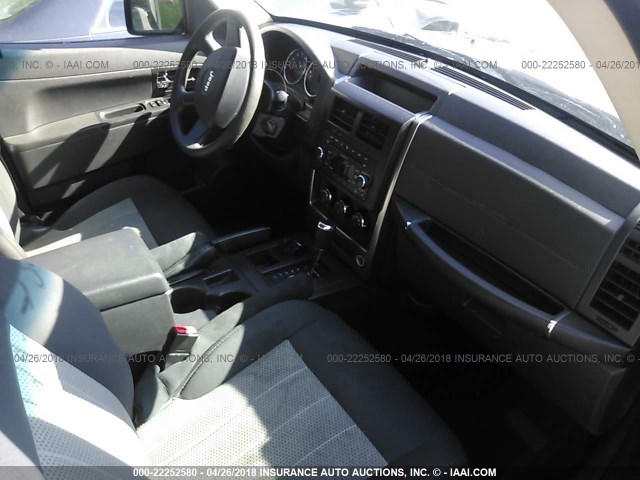 1J8GN28K59W519310 - 2009 JEEP LIBERTY SPORT 绿色 照片 5