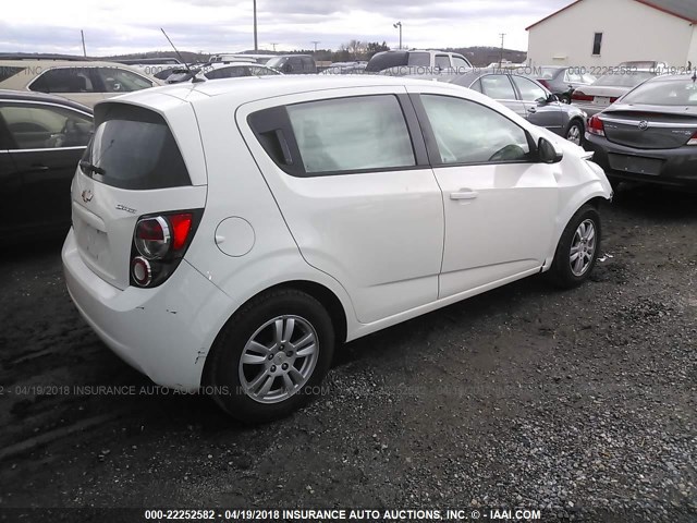 1G1JA6SH5C4140929 - 2012 CHEVROLET SONIC LS 白色 照片 4