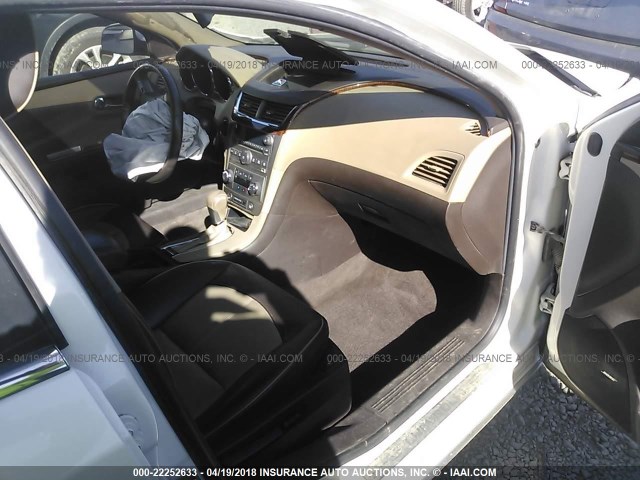 1G1ZE5E7XBF107321 - 2011 CHEVROLET MALIBU LTZ 白色 照片 5