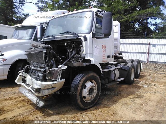 4V4MC9GG61N319752 - 2001 VOLVO VN VNM WHITE photo 2