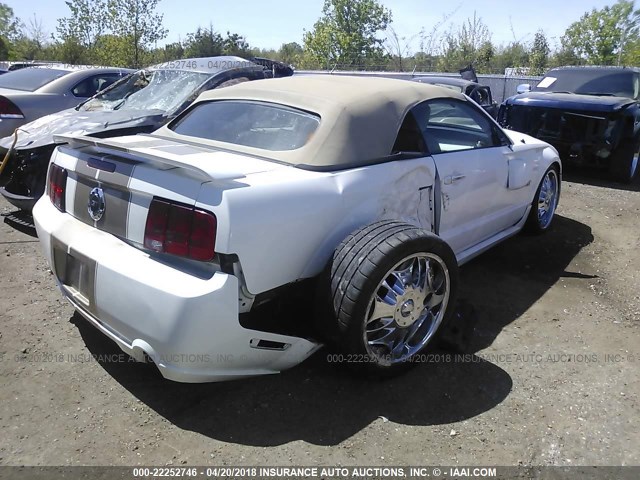 1ZVFT85H955182609 - 2005 FORD MUSTANG GT WHITE photo 4