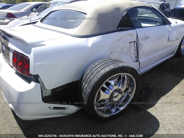1ZVFT85H955182609 - 2005 FORD MUSTANG GT WHITE photo 6