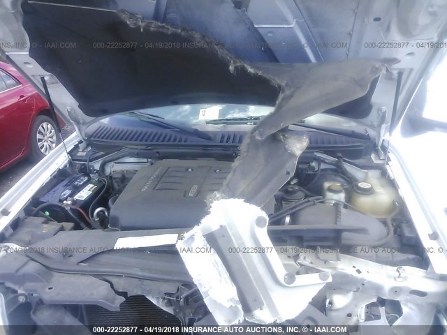 5LMFU28R84LJ23930 - 2004 LINCOLN NAVIGATOR 白色 照片 10