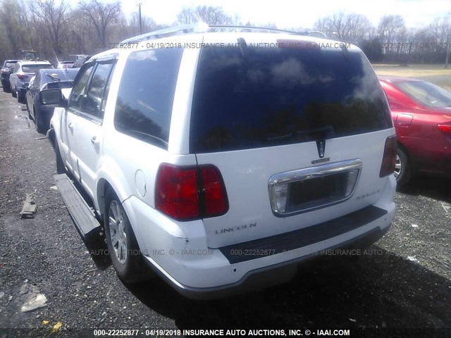 5LMFU28R84LJ23930 - 2004 LINCOLN NAVIGATOR 白色 照片 3