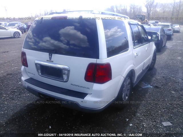 5LMFU28R84LJ23930 - 2004 LINCOLN NAVIGATOR 白色 照片 4