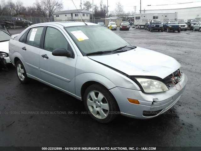 1FAHP34N07W108072 - 2007 FORD FOCUS ZX4/S/SE/SES SILVER photo 1