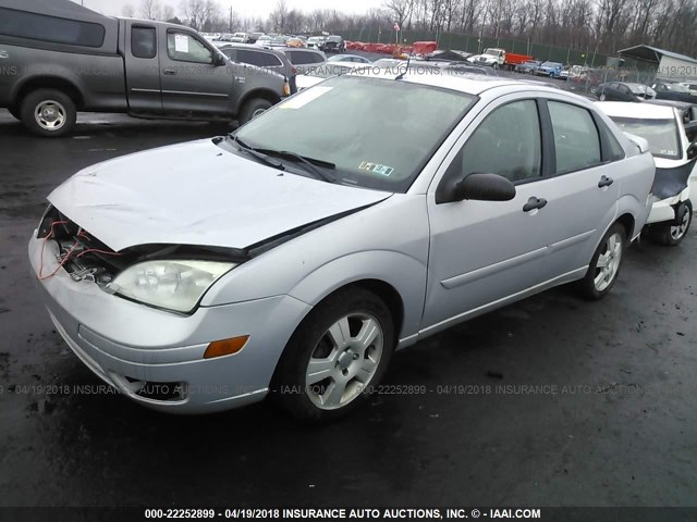 1FAHP34N07W108072 - 2007 FORD FOCUS ZX4/S/SE/SES 银色 照片 2