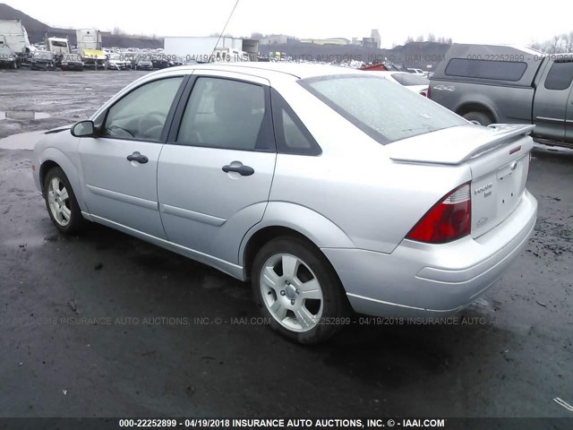 1FAHP34N07W108072 - 2007 FORD FOCUS ZX4/S/SE/SES SILVER photo 3