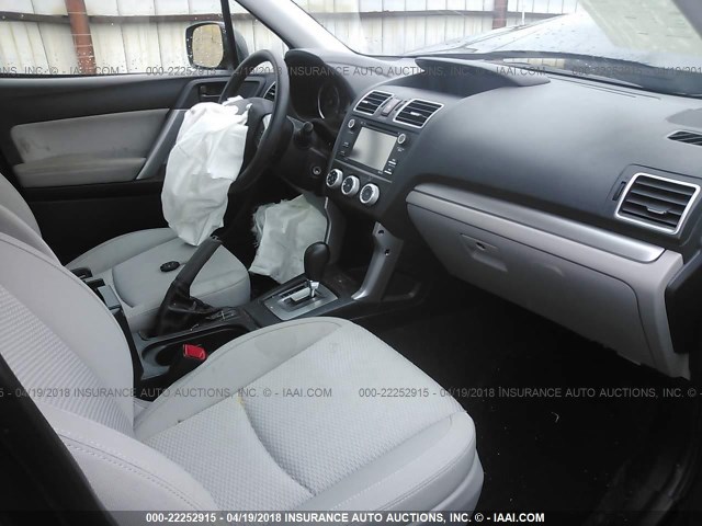 JF2SJABC9GH502523 - 2016 SUBARU FORESTER 2.5I GRAY photo 5