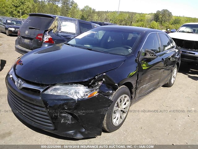 4T1BF1FK2FU080887 - 2015 TOYOTA CAMRY LE/XLE/SE/XSE შავი ფოტო 6
