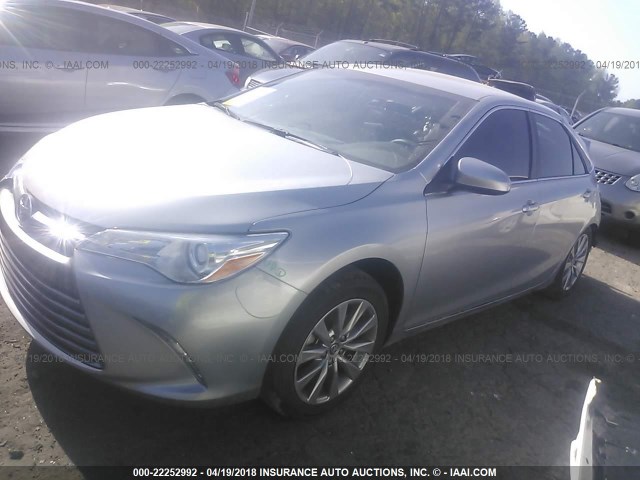 4T1BF1FKXGU128475 - 2016 TOYOTA CAMRY LE/XLE/SE/XSE SILVER photo 2