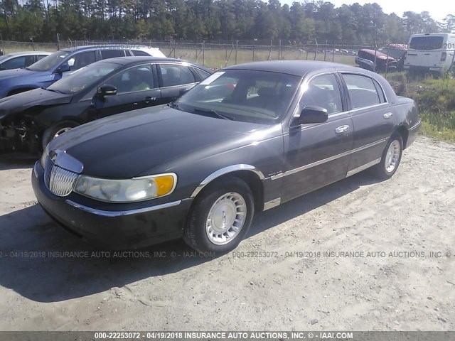 1LNFM81W3WY728188 - 1998 LINCOLN TOWN CAR EXECUTIVE GRAY photo 2