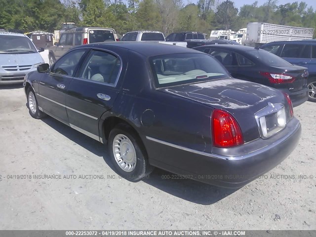 1LNFM81W3WY728188 - 1998 LINCOLN TOWN CAR EXECUTIVE GRAY photo 3