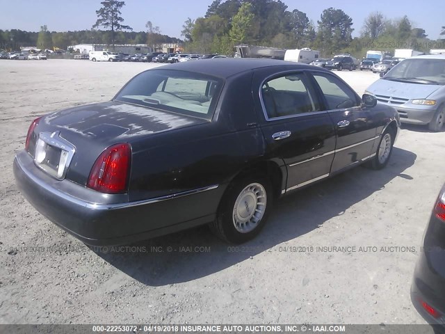 1LNFM81W3WY728188 - 1998 LINCOLN TOWN CAR EXECUTIVE GRAY photo 4