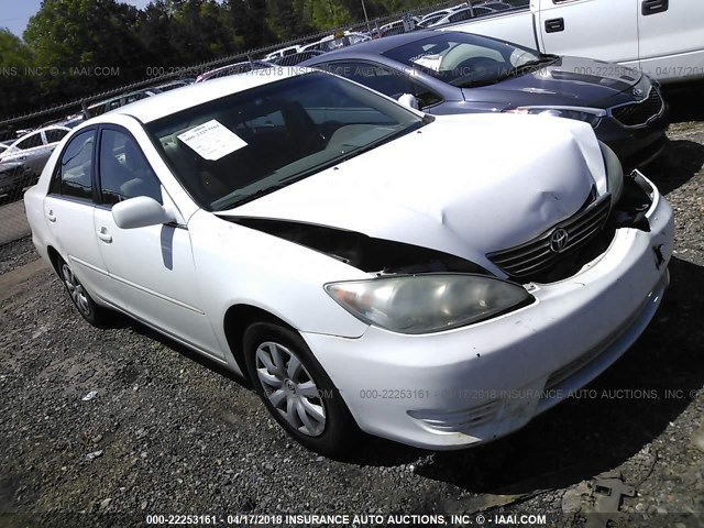 4T1BE32K55U418656 - 2005 TOYOTA CAMRY LE/XLE/SE WHITE photo 1