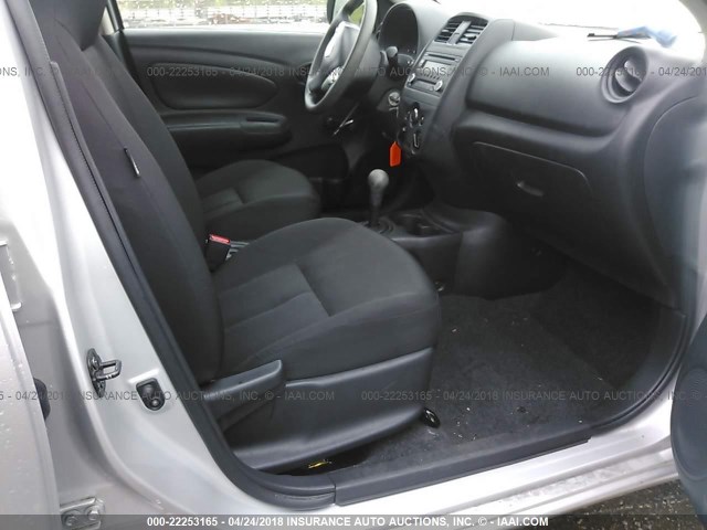 3N1CN7APXGL880868 - 2016 NISSAN VERSA S/S PLUS/SV/SL SILVER photo 5