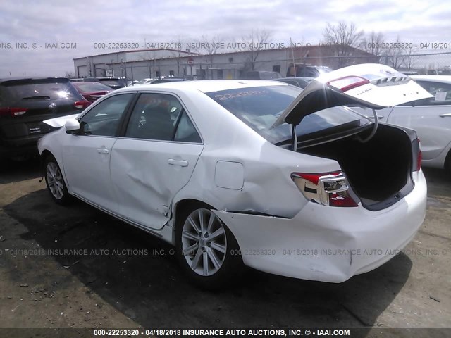 4T1BF1FK8DU688393 - 2013 TOYOTA CAMRY L/SE/LE/XLE WHITE photo 3