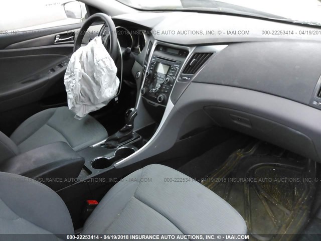 KMHEC4A46BA002902 - 2011 HYUNDAI SONATA HYBRID SILVER photo 5