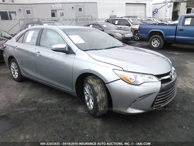 4T1BF1FKXHU672315 - 2017 TOYOTA CAMRY LE/XLE/SE/XSE GRAY photo 1