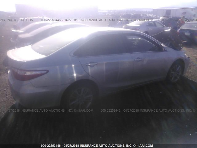 4T1BF1FK4FU955791 - 2015 TOYOTA CAMRY LE/XLE/SE/XSE SILVER photo 4