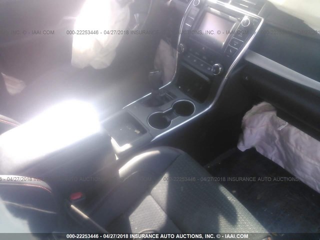 4T1BF1FK4FU955791 - 2015 TOYOTA CAMRY LE/XLE/SE/XSE SILVER photo 5