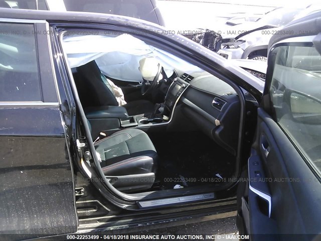 4T1BF1FK2GU595566 - 2016 TOYOTA CAMRY LE/XLE/SE/XSE BLACK photo 5