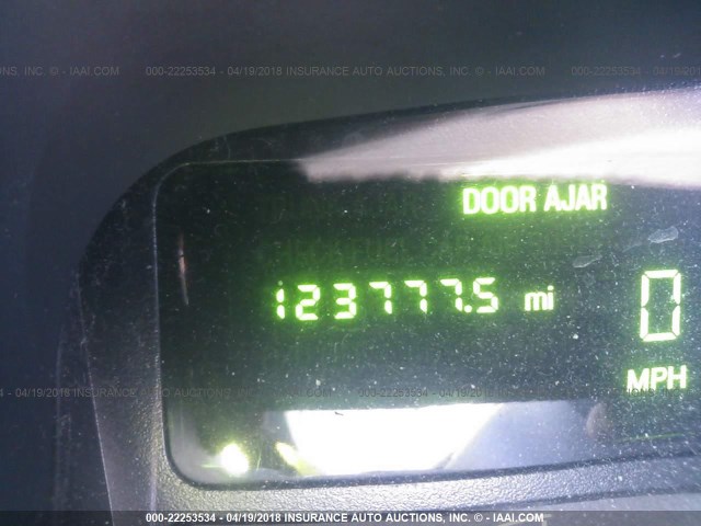 1LNHM81W03Y675129 - 2003 LINCOLN TOWN CAR EXECUTIVE ბეჟი ფოტო 7