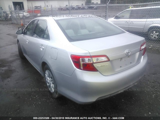 4T4BF1FK8CR217834 - 2012 TOYOTA CAMRY SE/LE/XLE 银色 照片 3