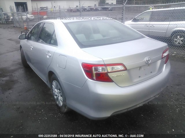 4T4BF1FK8CR217834 - 2012 TOYOTA CAMRY SE/LE/XLE SILVER photo 3