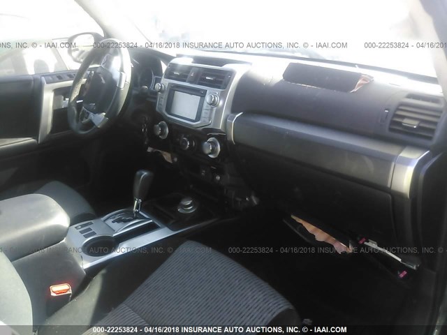 JTEBU5JR7H5450357 - 2017 TOYOTA 4RUNNER SR5 PREM/LTDL/TRAIL/TRD BLACK photo 5