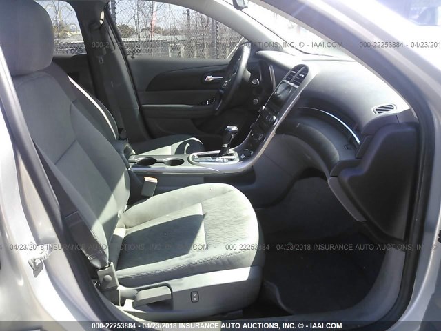 1G11A5SA1DF308228 - 2013 CHEVROLET MALIBU LS 银色 照片 5