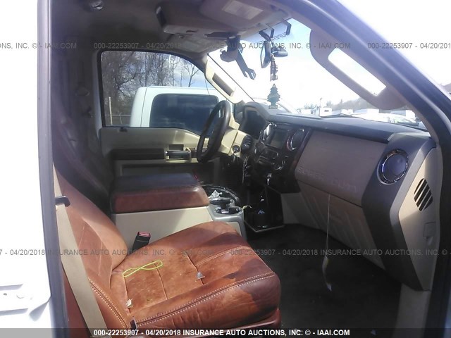 1FTWW31R78EA33681 - 2008 FORD F350 SRW SUPER DUTY WHITE photo 5