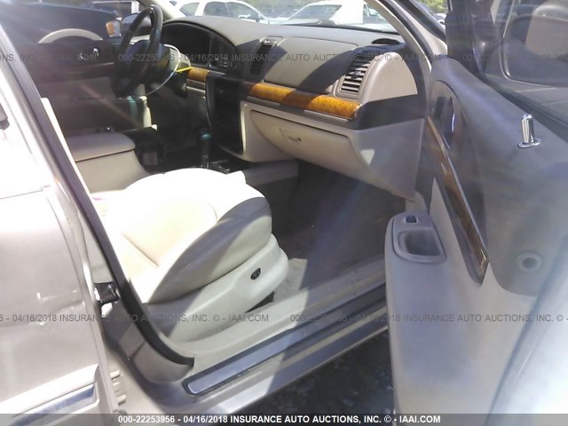 1LNHM97V2YY780069 - 2000 LINCOLN CONTINENTAL  TAN photo 5