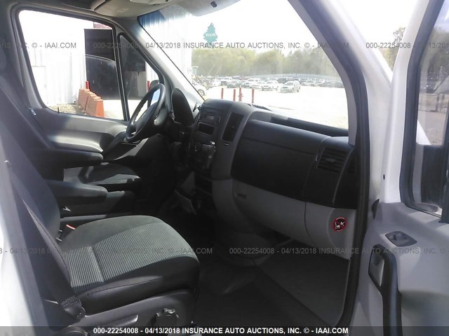 WDYPE8CC2B5509229 - 2011 FREIGHTLINER Sprinter 2500 WHITE photo 5