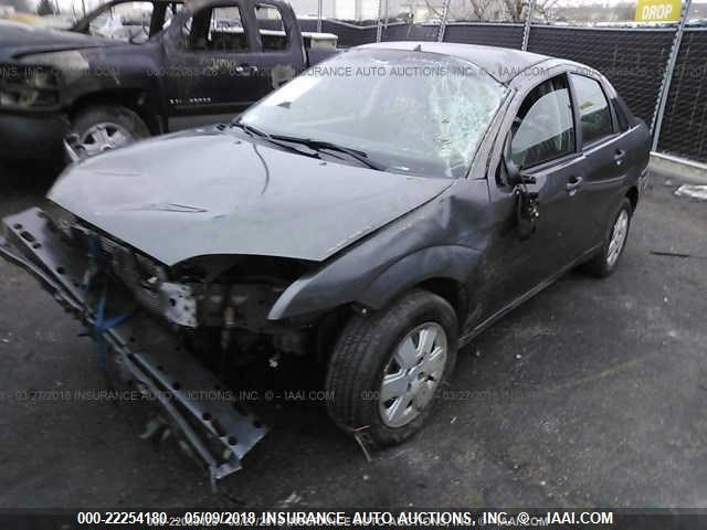 1FAFP34N37W172811 - 2007 FORD FOCUS ZX4/S/SE/SES GRAY photo 2
