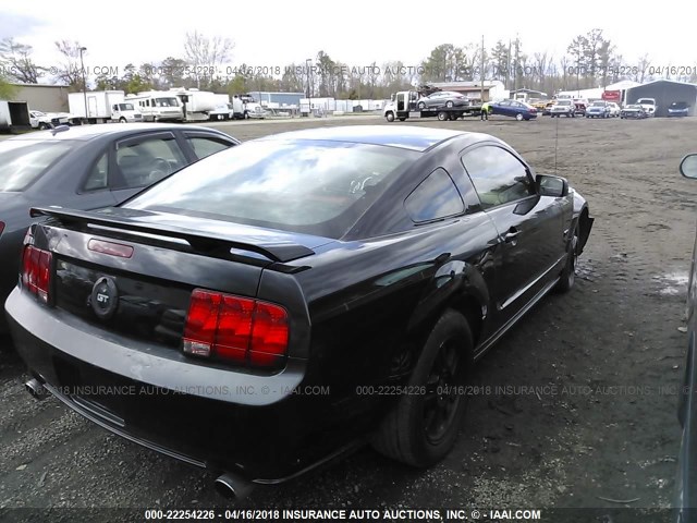 1ZVFT82H855201283 - 2005 FORD MUSTANG GT BLACK photo 4