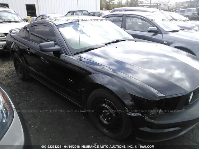 1ZVFT82H855201283 - 2005 FORD MUSTANG GT BLACK photo 6