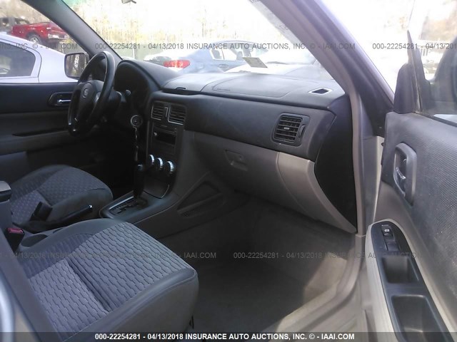 JF1SG656X5H714477 - 2005 SUBARU FORESTER 2.5XS ვერცხლისფერი ფოტო 5