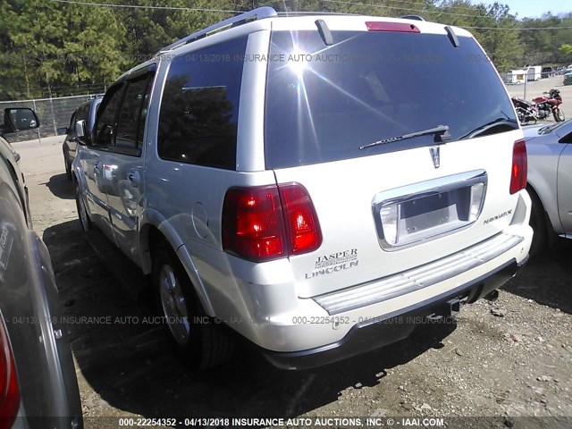 5LMFU27545LJ04369 - 2005 LINCOLN NAVIGATOR WHITE photo 3