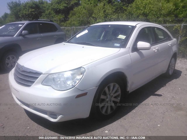 1C3CC5FD5AN180516 - 2010 CHRYSLER SEBRING LIMITED WHITE photo 2