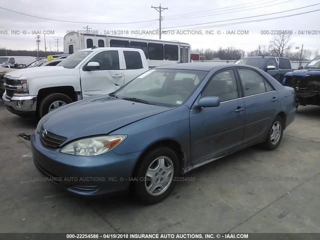 4T1BF32K63U556314 - 2003 TOYOTA CAMRY LE/XLE/SE ლურჯი ფოტო 2