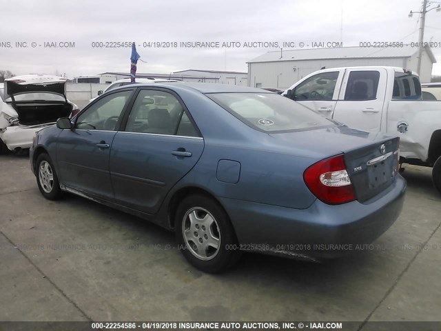 4T1BF32K63U556314 - 2003 TOYOTA CAMRY LE/XLE/SE ლურჯი ფოტო 3