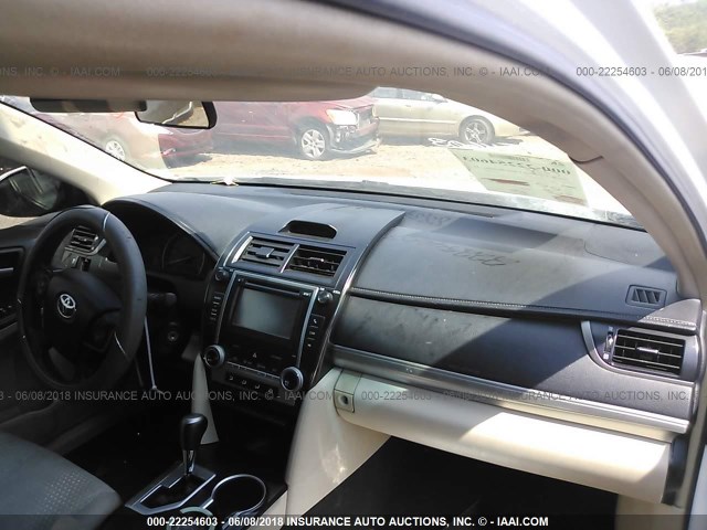 4T1BF1FK8DU254166 - 2013 TOYOTA CAMRY L/SE/LE/XLE 白色 照片 5