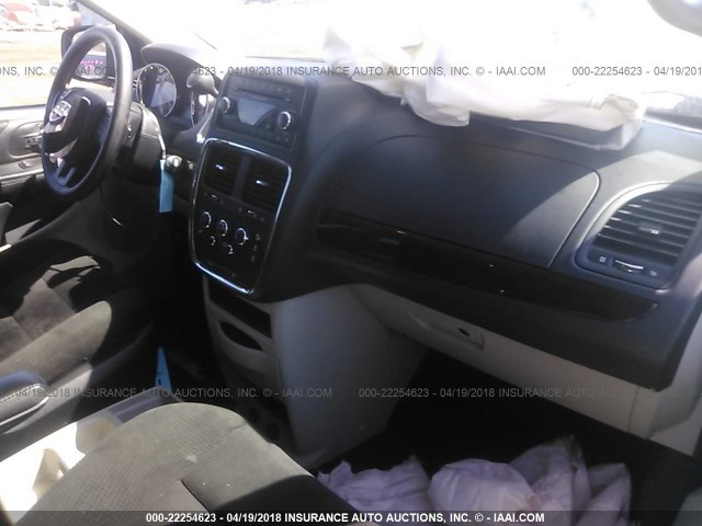 2C4RDGBG6FR683948 - 2015 DODGE GRAND CARAVAN SE WHITE photo 5