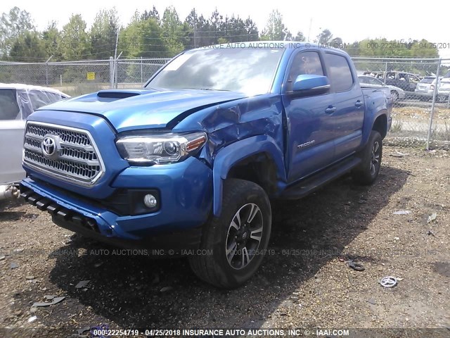 5TFCZ5AN8HX069645 - 2017 TOYOTA TACOMA DBL CAB/SR/TRDSPT/OR/PRO ლურჯი ფოტო 2