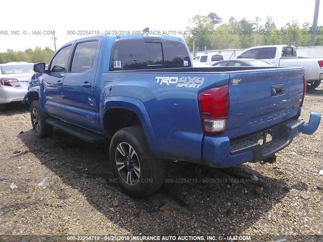 5TFCZ5AN8HX069645 - 2017 TOYOTA TACOMA DBL CAB/SR/TRDSPT/OR/PRO ლურჯი ფოტო 3