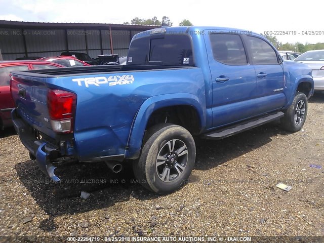 5TFCZ5AN8HX069645 - 2017 TOYOTA TACOMA DBL CAB/SR/TRDSPT/OR/PRO ლურჯი ფოტო 4