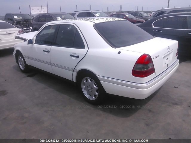 WDBHA22E0RF084060 - 1994 MERCEDES-BENZ C 220 WHITE photo 3